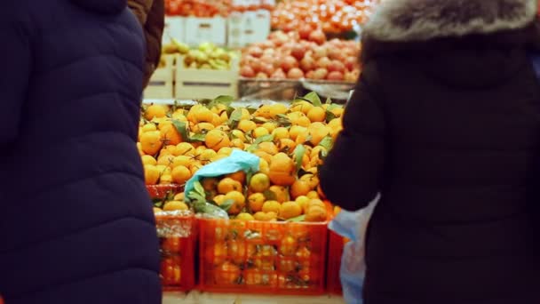 Clientes Tienda Verduras — Vídeos de Stock