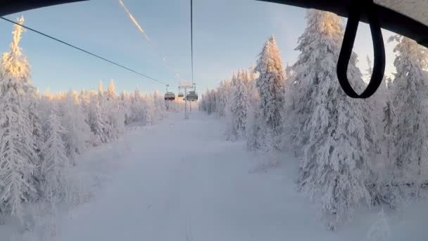 Chairlift Ile Dağa Taşıma Snowboarder — Stok video