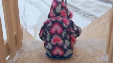 Çocuk Bahçesi, slaytlar biniyor