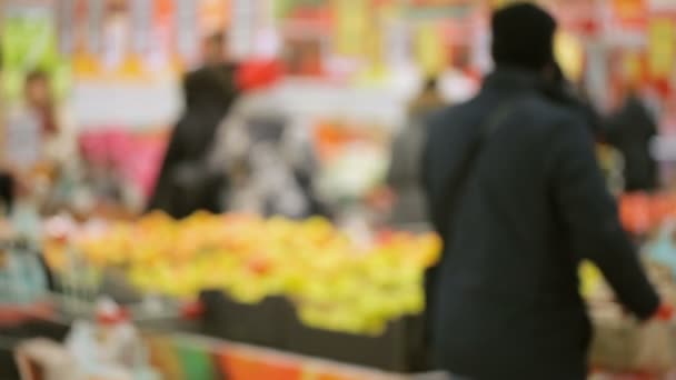 Kunden Supermarkt Aus Dem Fokus — Stockvideo