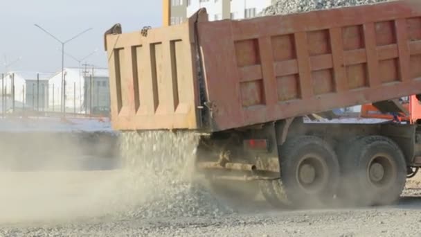 Descarregamento Camiões Estaleiro — Vídeo de Stock