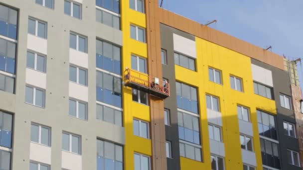 Ascenseur Descendant Sur Bâtiment Sur Chantier — Video