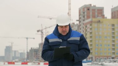 Foreman'ın denetleyici büyük inşaat proje