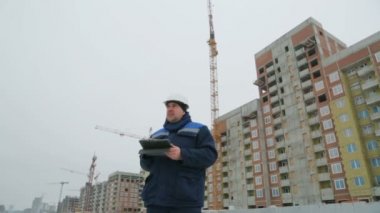 Foreman ile yastık büyük inşaat projesi