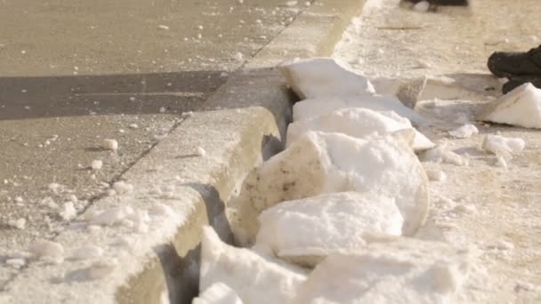 圧縮された雪をチョッピング クリーナー ストリート — ストック動画