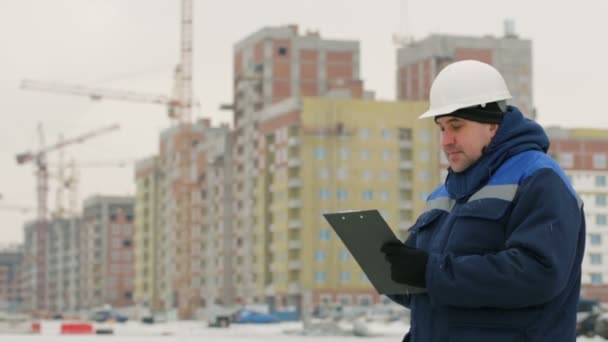 Foreman Supervisionando Grande Projeto Construção — Vídeo de Stock