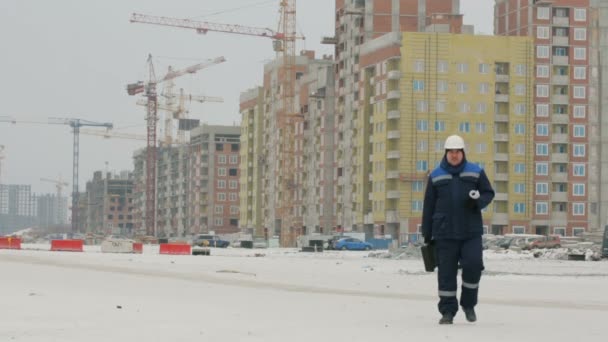 Contremaître Avec Bref Cas Des Dessins Projet Construction — Video