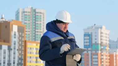 Tablet bilgisayar büyük inşaat Projesi'nde Foreman'la