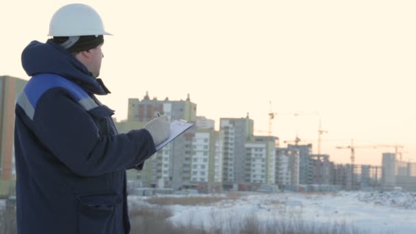 Capataz Con Tableta Gran Proyecto Construcción — Vídeo de stock