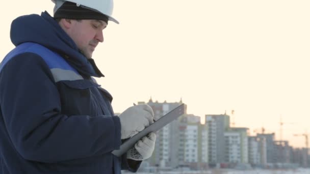 Foreman Büyük Inşaat Projesi Nde Tablet Ile — Stok video
