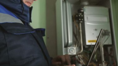 Gaz-yangın kazan kontrol işçi