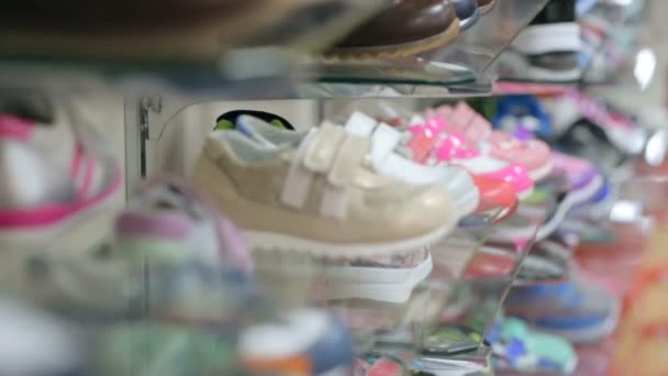 Scarpe Scaffali Negozio Scarpe — Video Stock