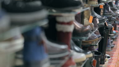 Çizmeler ve ayakkabılar, Ayakkabı raflarda saklamak