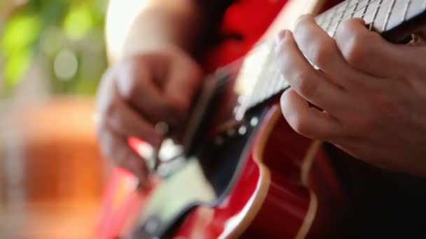 Músico Tocando Guitarra Eléctrica — Vídeos de Stock