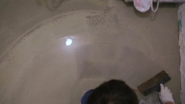 Havan topu döşeyen işçiler