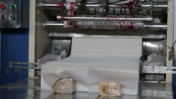 Produzione di carta presso la fabbrica di produzione di carta — Video Stock