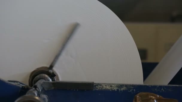 Producción de papel en fábrica de fabricación de papel — Vídeos de Stock