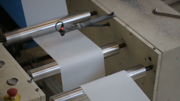 Producción de papel en fábrica de fabricación de papel — Vídeos de Stock