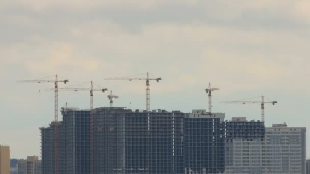 Construcción de edificios de varios pisos. Período de tiempo . — Vídeos de Stock