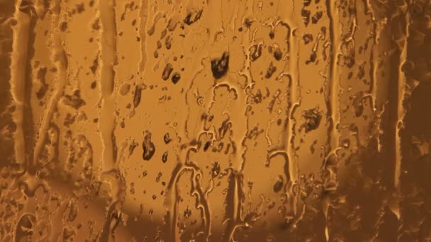 Gotas de lluvia en el cristal de la ventana en primer plano — Vídeos de Stock