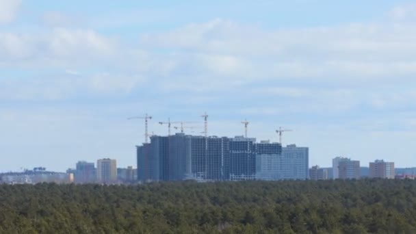 Bouw van gebouwen met meerdere verdiepingen. Tijdsverloop. — Stockvideo