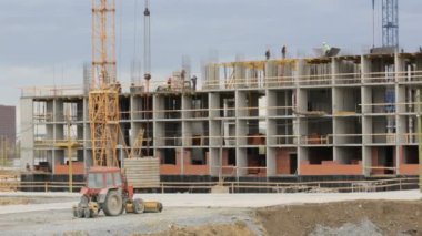 İnşaat alanında çalışan işçiler