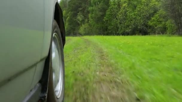 Conducir por carretera rural en el campo — Vídeos de Stock