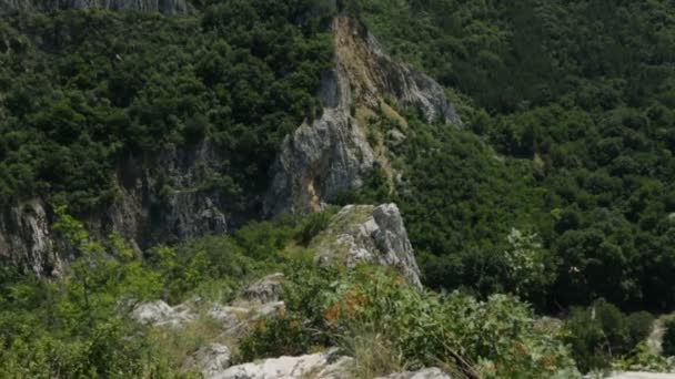 Горный ландшафт Болгарии — стоковое видео