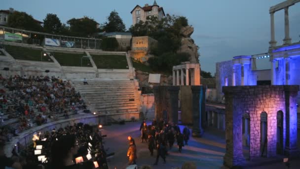 PLOVDIV, BULGARIA - JULY, 2018: оперний фестиваль в амфітеатрі — стокове відео