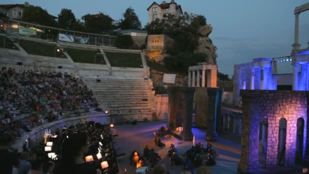 PLOVDIV, BULHARSKO - červen, 2018: Opera festival v amfiteátru — Stock video