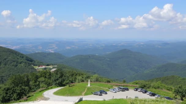 Красивый пейзаж в Балканских горах — стоковое видео