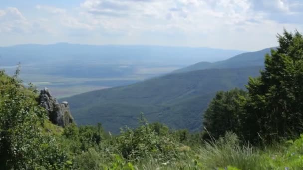 Όμορφο τοπίο στα Βαλκανικά Όρη — Αρχείο Βίντεο