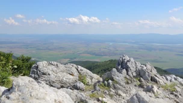 Gyönyörű táj a Balkán-hegyekben — Stock videók
