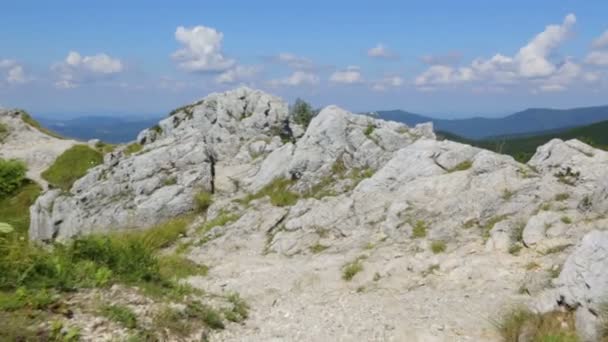 Prachtig landschap in Balkangebergte — Stockvideo