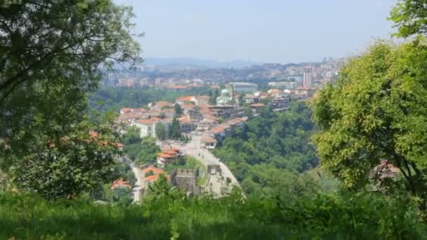 Widok na miasto Veliko Turnovo w letni dzień — Wideo stockowe
