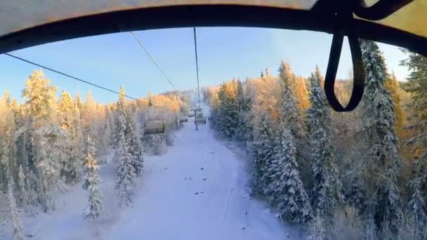 Вид зсередини на лижний підйомник — стокове відео