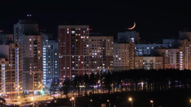 Gece vakitlerinde hayat belirtileri gösteriyor.