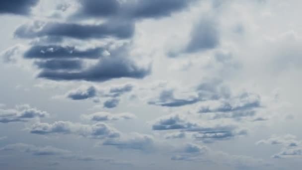Timelapse de nuvens no céu azul — Vídeo de Stock