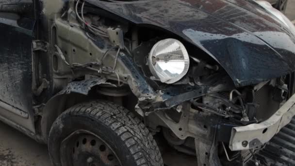 Demaged samochód po wypadku w zbliżeniu — Wideo stockowe