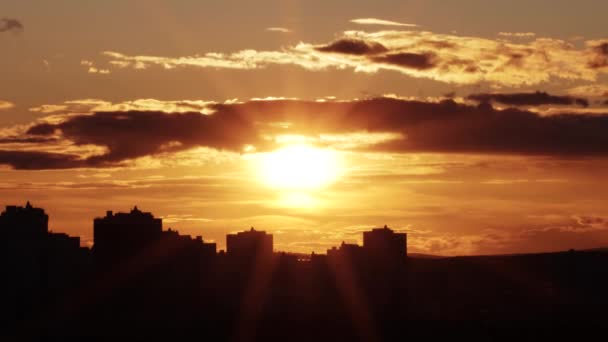 Timelapse de puesta del sol sobre la ciudad — Vídeos de Stock