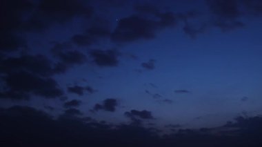 Renkli gece gökyüzünün zamanı