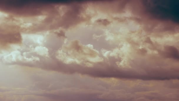 Gün batımında bulutların zamanlaması — Stok video