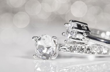 Gümüş Pırlantalı yüzük.