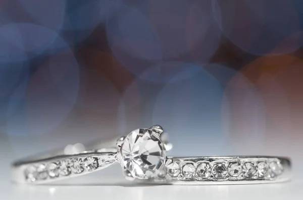 Stříbrné prsteny s krystaly.. — Stock fotografie
