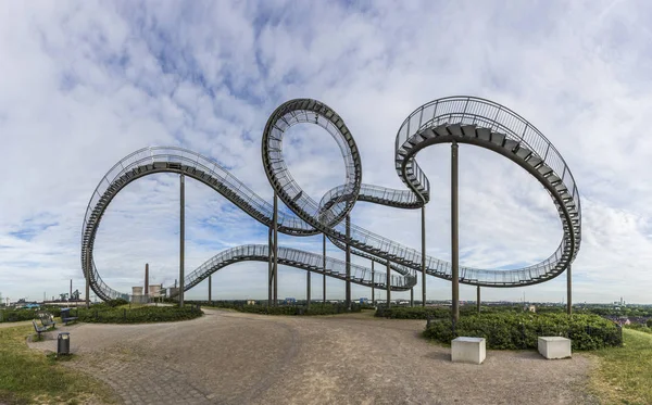 DUISBURG, GERMANY - JUNE 11, 2017: Tiger and Turtle Magic Mountain — Stock Photo, Image