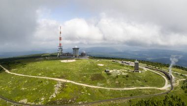 Brocken dağ, Harz sıradağlarının en yüksek zirvesi. Almanya