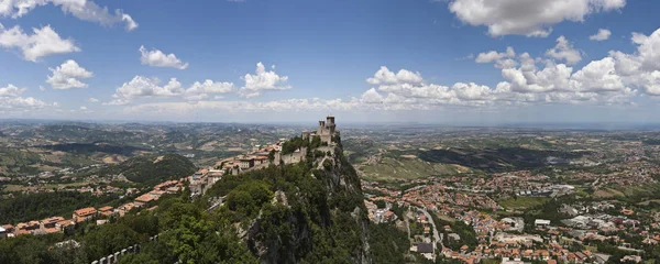 Vista panorámica de la fortaleza de San Marino — Foto de Stock