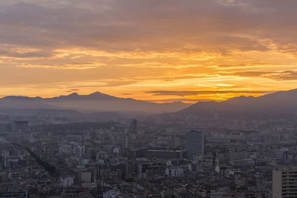 Napkelte felett Marseille — Stock Fotó