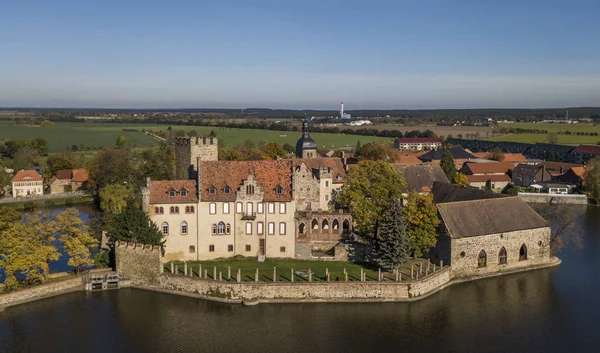 Letecký pohled na Flechtingen vodní hrad v Sasku-Anhaltsku — Stock fotografie