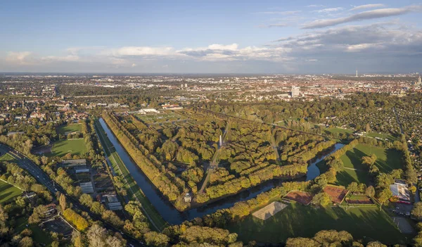 Вид с воздуха на сады Херренхаузена в Ганновере, Германия — стоковое фото